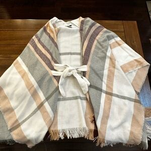 Warm tie sweater pancho
